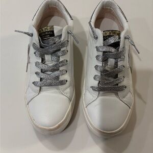 VINTAGE HAVANA Lucy Star Sneakers Size 8.5.  Good used condition.